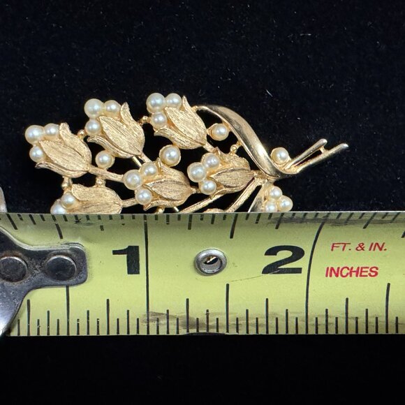 Vintage Crown Trifari Brushed Gold Tone Floral Brooch & Earrings Faux  Pearls - Picture 6 of 14